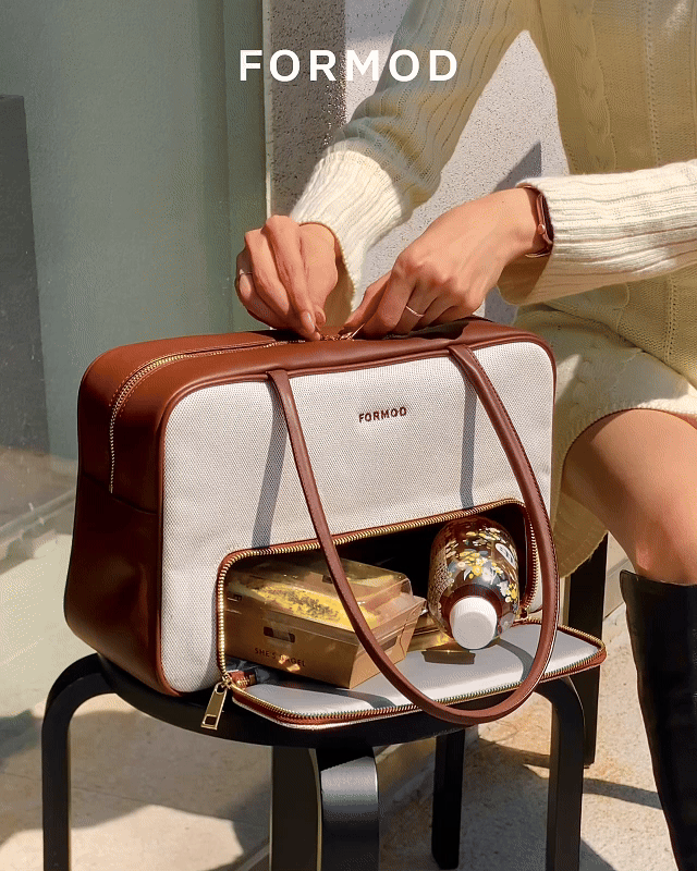 FORMOD canvas bag in an everyday lifestyle setting