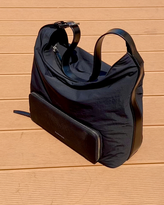 Nylon Hobo insulated lower compartment
