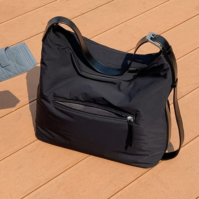 Exterior zip pocket